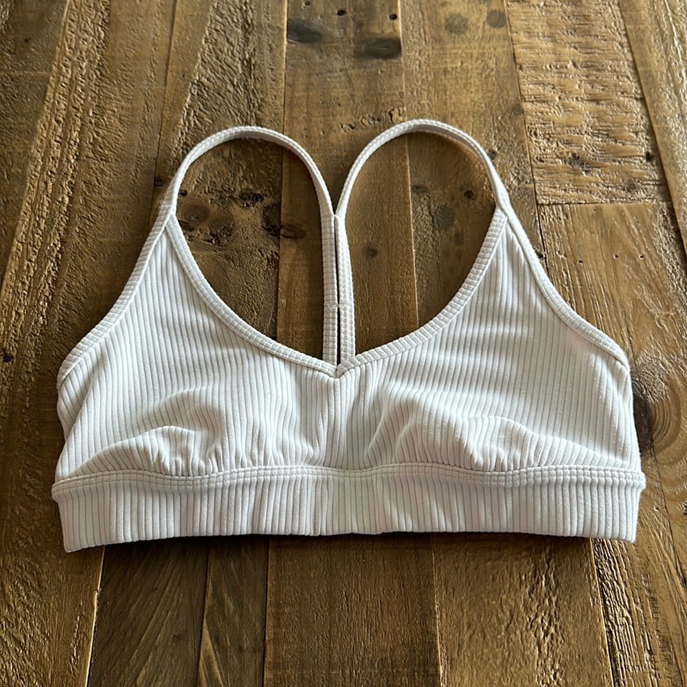 Alo yoga ribbed bra in ivory